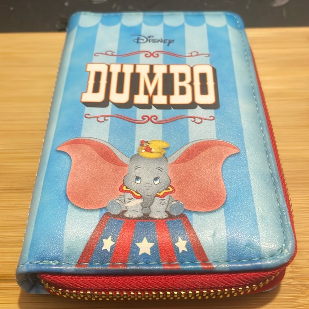*used*Loungefly Dumbo zip wallet